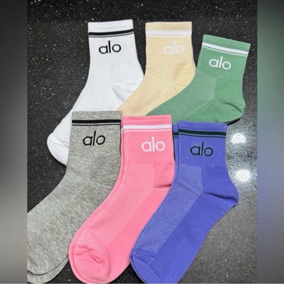 New Women’s Alo Socks
New with tags in its packaging
6 pairs
Fits sizes 6-11 - Picture 2 of 4